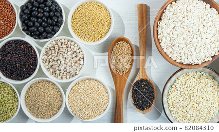 雜糧生活健康形象（紅豆、薏米、糯米、小米、藜麥、阿曼沙拉、黑豆、紅米、糙米等。 82084310