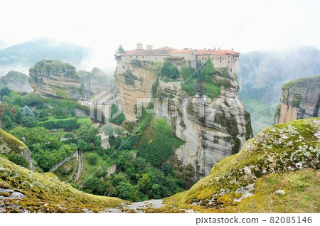 世界綜合遺產地邁泰奧拉修道院的壯麗景色 世界綜合遺產地邁泰奧拉修道院的壯麗景色 82085146