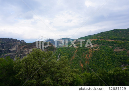 世界綜合遺產地邁泰奧拉修道院的壯麗景色 世界綜合遺產地邁泰奧拉修道院的壯麗景色 82085229