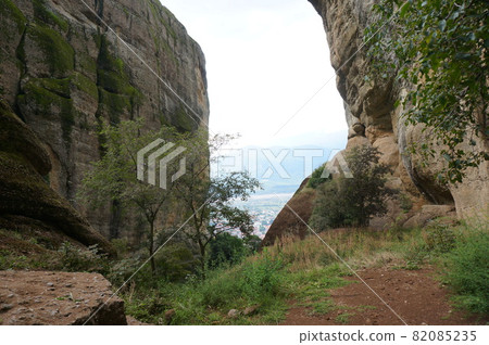 世界綜合遺產地邁泰奧拉修道院的壯麗景色 世界綜合遺產地邁泰奧拉修道院的壯麗景色 82085235