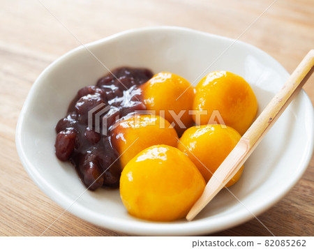 Pumpkin dumplings with boiled red beans Pumpkin dumplings with boiled red beans 82085262