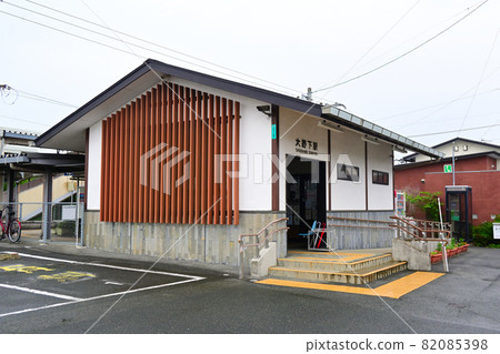 Full view of JR Kyushu Onoshimo Station, Tamana City, Kumamoto Prefecture 82085398