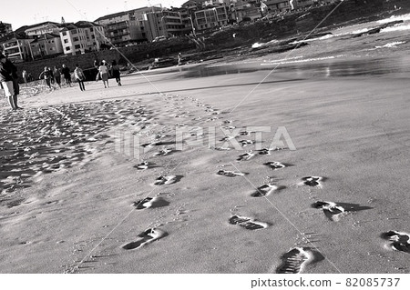 Footprints of the sandy beach Footprints of the sandy beach 82085737