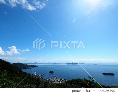 從後山看托莫的藍天、碧海和白雲 從後山看托莫的藍天、碧海和白雲 82086190
