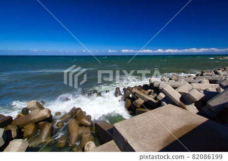 颱風過境的富山灣，富山縣入善町海岸的九月海岸線 82086199