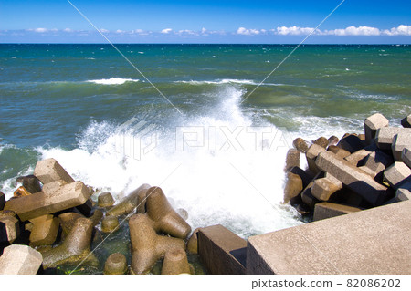 颱風過境的富山灣,富山縣入善町海岸的九月海岸線 颱風過境的富山灣,富山縣入善町海岸的九月海岸線 82086202