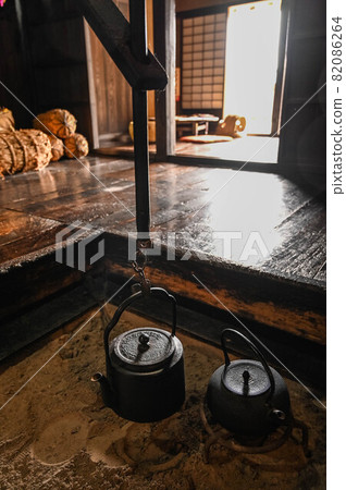 Japanese house hearth, hearth end, kettle 82086264