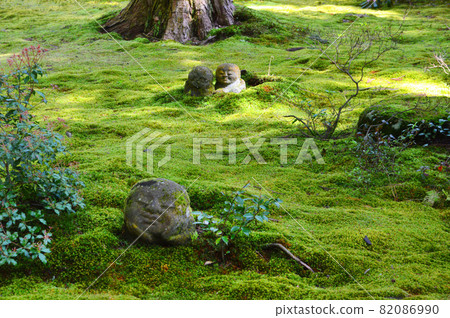 Warabe Jizo who live in the mossy garden of the fresh green Kyoto Ohara Sanzenin are cute 82086990