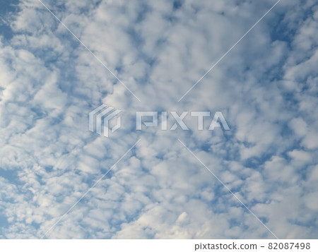天空中的細雲 天空中的細雲 82087498