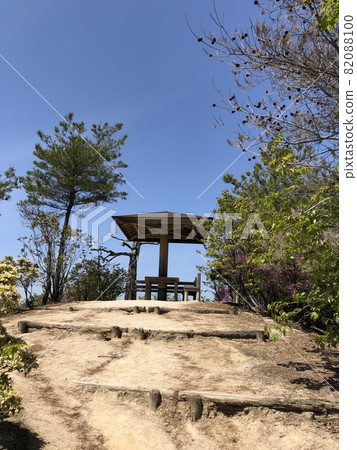 《兔子島(奧野島)自然學習路線(自然路徑/步行路線)長椅和花園中的Azumaya》 《兔子島(奧野島)自然學習路線(自然路徑/步行路線)長椅和花園中的Azumaya》 82088100