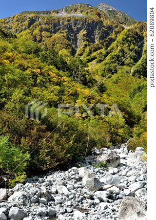 Superb view autumn leaves Road to Karasawa, Northern Alps of Kinshu Superb view autumn leaves Road to Karasawa, Northern Alps of Kinshu 82089804