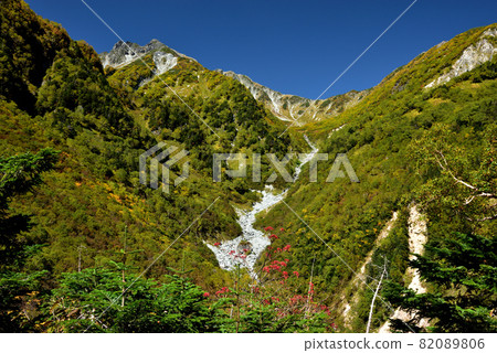 Superb view autumn leaves Road to Karasawa, Northern Alps of Kinshu Superb view autumn leaves Road to Karasawa, Northern Alps of Kinshu 82089806