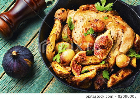 Roasted chicken with fruits and vegetables Roasted chicken with fruits and vegetables 82090005