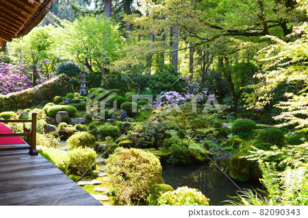 清新綠色的京都大原三千院，十邊園的池塘花園很美 82090343