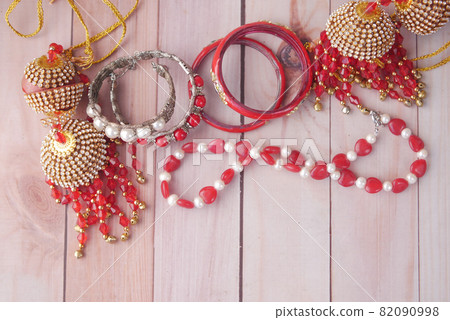 jewelry, pendant and chain on table . 82090998