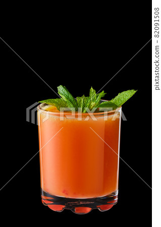 Hot red currant and orange winter drink with honey 82091508
