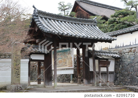 The main gate of Ikkyu-ji in Kyotanabe City, Kyoto Prefecture 82091710