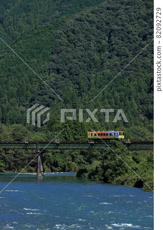 Tarumi鐵路穿越新河 82092729