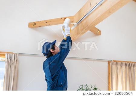 Technical staff to maintain electrical equipment 82093564