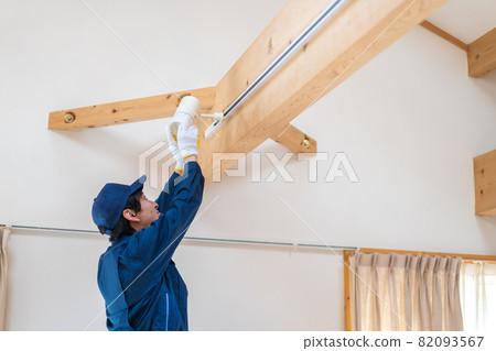 維護電氣設備的技術人員 82093567