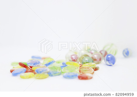 Ohajiki, marbles, old-fashioned play 82094959