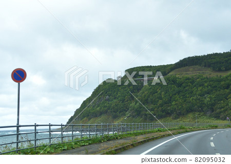 多雲天空中知床國立公園和斜里鎮的風景 多雲天空中知床國立公園和斜里鎮的風景 82095032