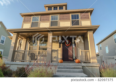 Small urban house decorated for Halloween on a sunny day Small urban house decorated for Halloween on a sunny day 82097375