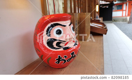 Daruma-shaped fortune 82098185