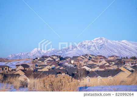 Town in Utah valley landscape with snow 82099264