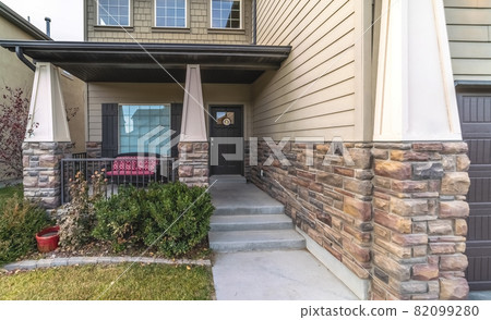 Entranceway to a house with decorative stone brick 82099280
