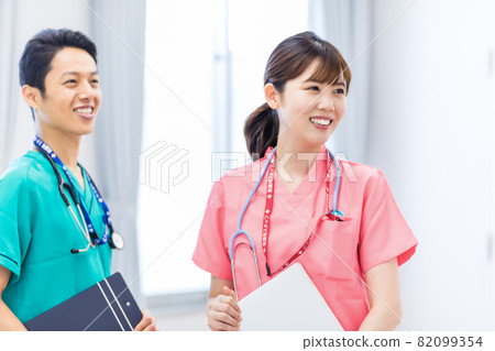 Medical image Smile medical worker Photographing cooperation: Japanese language school attached to Chuo Institute of Technology 82099354