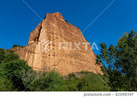 Bright orange rock at the Las Medulas historic gold mining site. 82099397