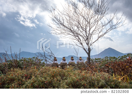 秋天加深了 Osorezan 山 秋天加深了 Osorezan 山 82102808