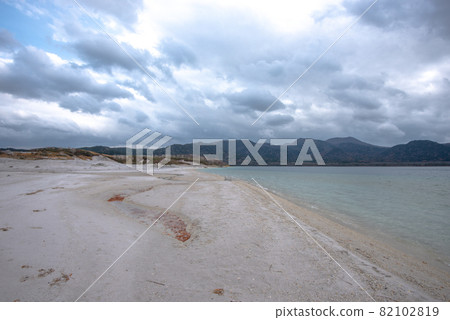 Autumn deepens Mt. Osorezan 82102819