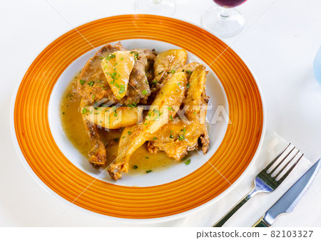Picante de pollo, spicy chicken with pears Picante de pollo, spicy chicken with pears 82103327
