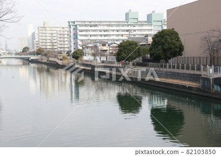 流經大阪市城東區的城北川的景色 82103850