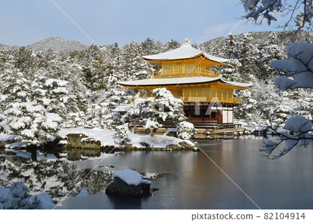Cheers go up to the mysterious Kyoto Kinkakuji Temple that was covered with snow on New Year's Day 82104914