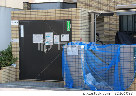 Garbage storage in the condominium Garbage storage in the condominium 82105088