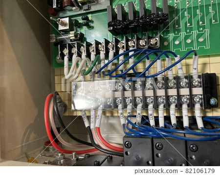 Control device 82106179
