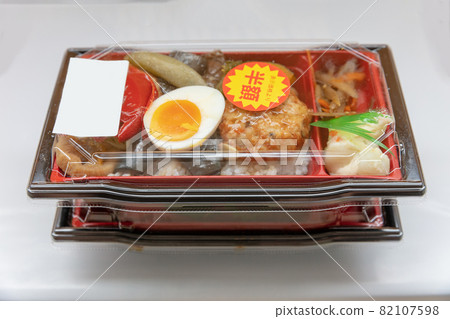 Bento to be discarded (image) 82107598