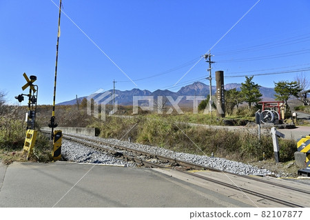 Railroad crossing at the highest point of JR Koumi Line 82107877