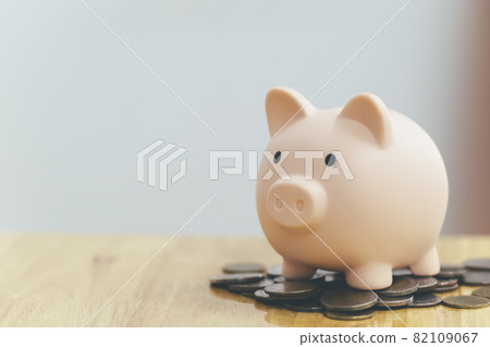 Finnace , Saving money and investment concepts. Finnace , Saving money and investment concepts. 82109067