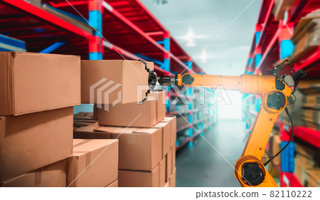 Smart robot arm system for innovative warehouse and factory digital technology 82110222