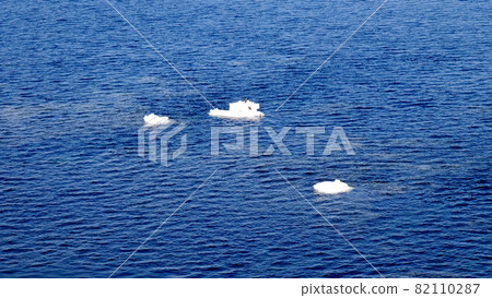 鄂霍次克海在冬天 鄂霍次克海在冬天 82110287