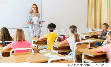Schoolchildren listening to teacher 82110425