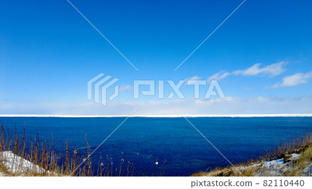 Okhotsk Sea in winter 82110440