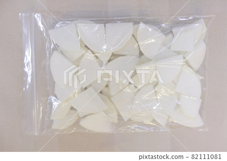 Store ginkgo radish in a plastic bag Store ginkgo radish in a plastic bag 82111081