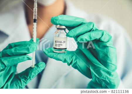 Skillful doctor prepare vaccine proficiently before injection Skillful doctor prepare vaccine proficiently before injection 82111136