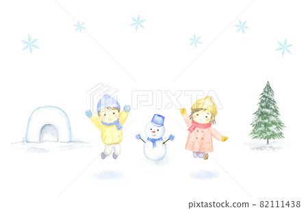 冬季兒童鎌倉 Tomomi 樹和雪人白色背景 82111438