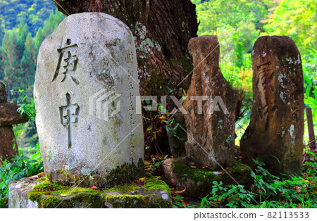 Ancient stone monument 2109 Shinshu stone monument Stone monument under the cherry blossoms 82113533